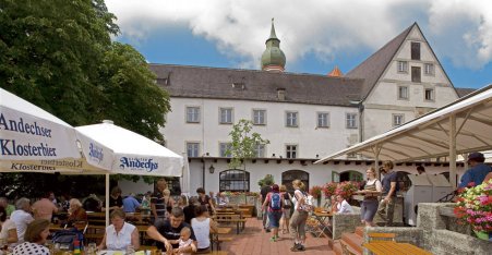 Name:  Kloster Andrechs  10_by_andechs_kloster_biergarten_roland_rossner_3_452x.jpg
Views: 16204
Size:  33.9 KB