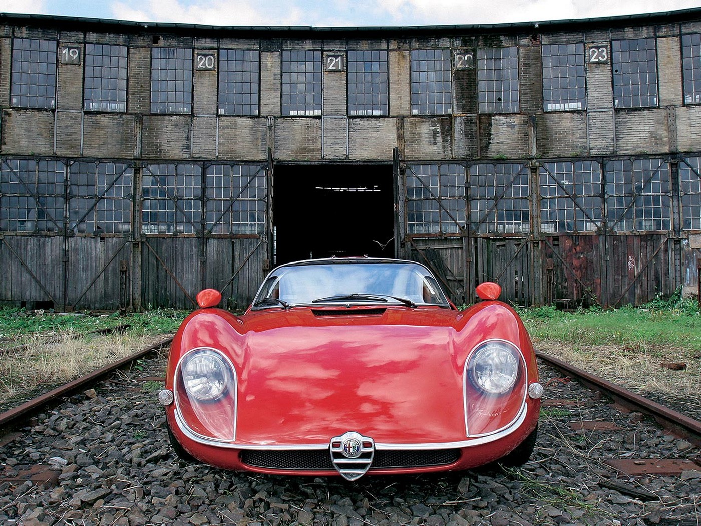 Name:  alfaromeo-33-2-stradale03.jpg
Views: 1993
Size:  564.6 KB