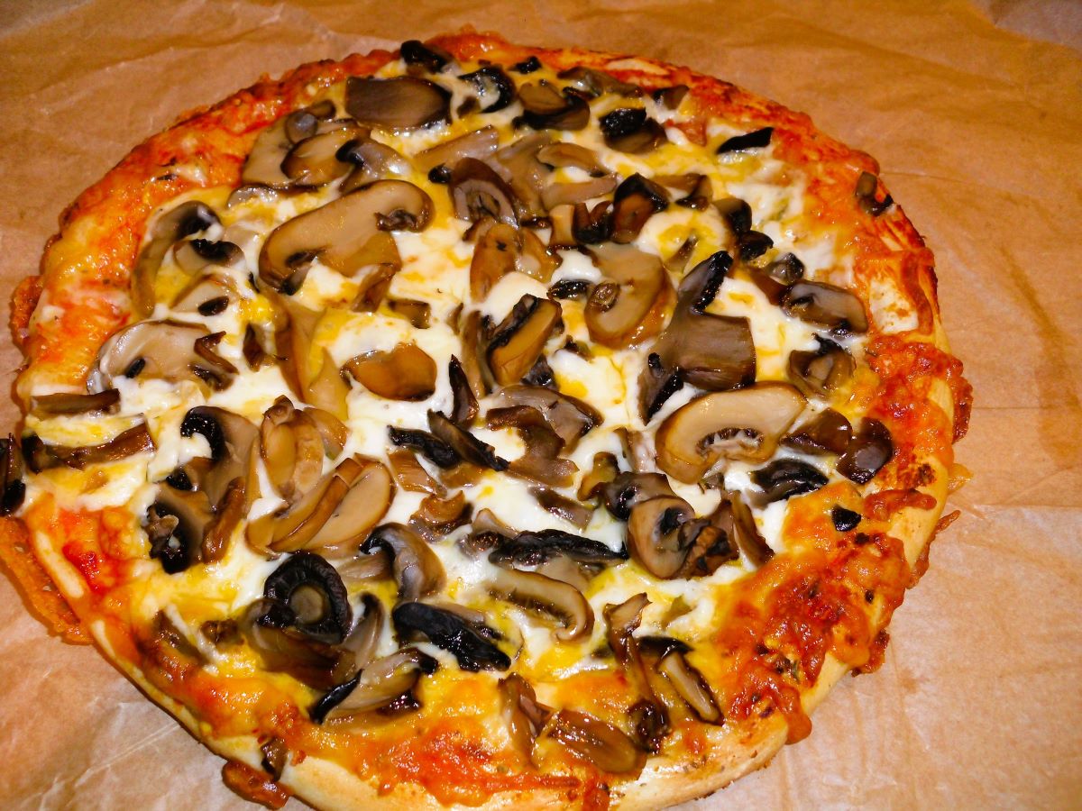 Name:  Funghi pizza..jpg
Views: 727
Size:  215.9 KB