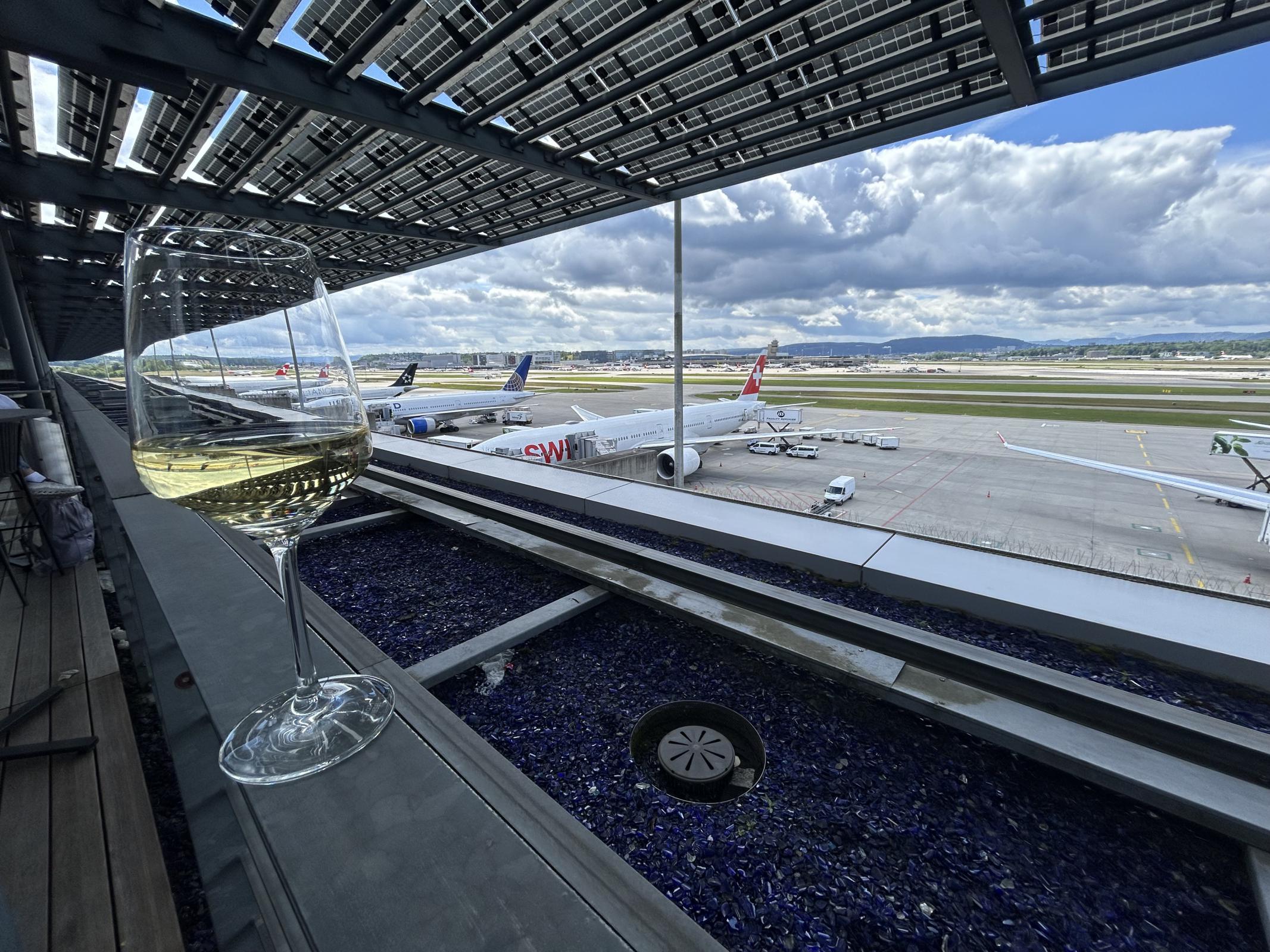 Name:  lounge at zrh.jpg
Views: 249
Size:  540.7 KB