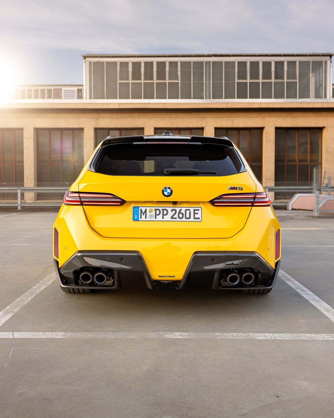 Name:  G99 M5 Touring BMW M Performance Parts Speed Yellow Individual 7.jpg
Views: 54
Size:  164.3 KB