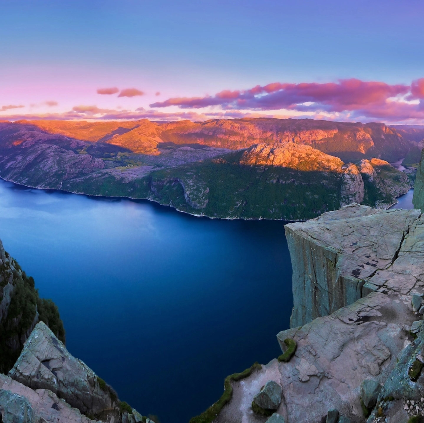 Name:  Preikestolen.jpg
Views: 1566
Size:  1.04 MB